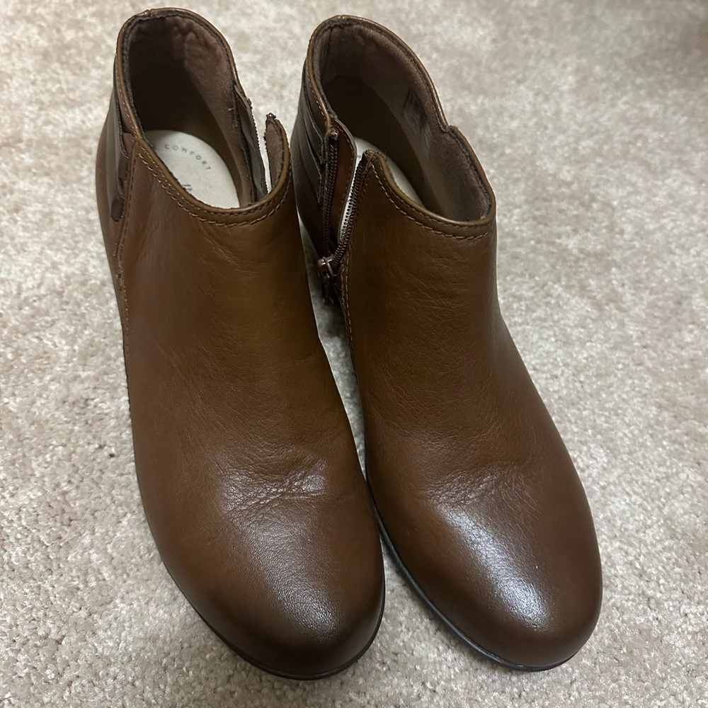 Clarks Leather Booties - Brown size 7.5 *Mint condition